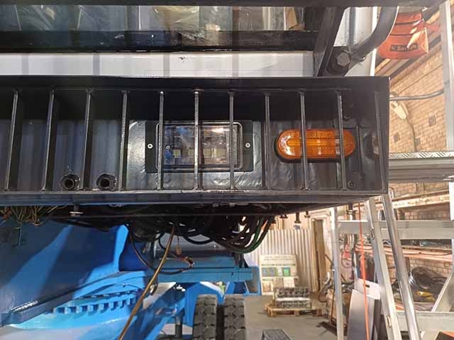 Левая фара FUCHS MHL 360 2007